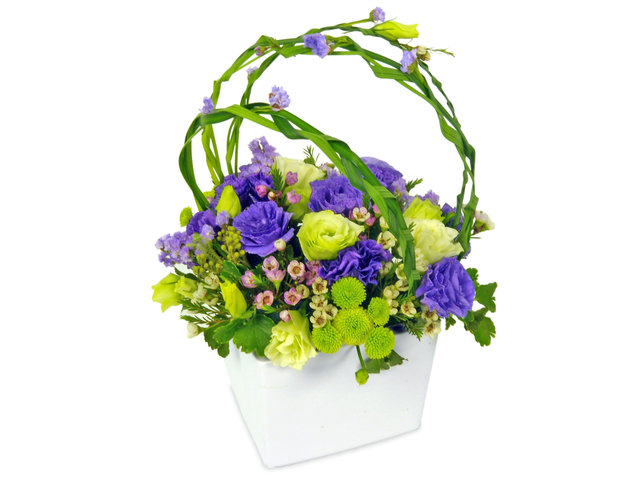 Florist Flower Arrangement - Lila - P7498 Photo